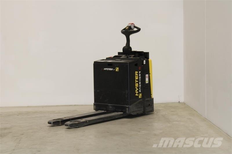 Hyster P2.0S Lavansiirtotrukit ajotasolla