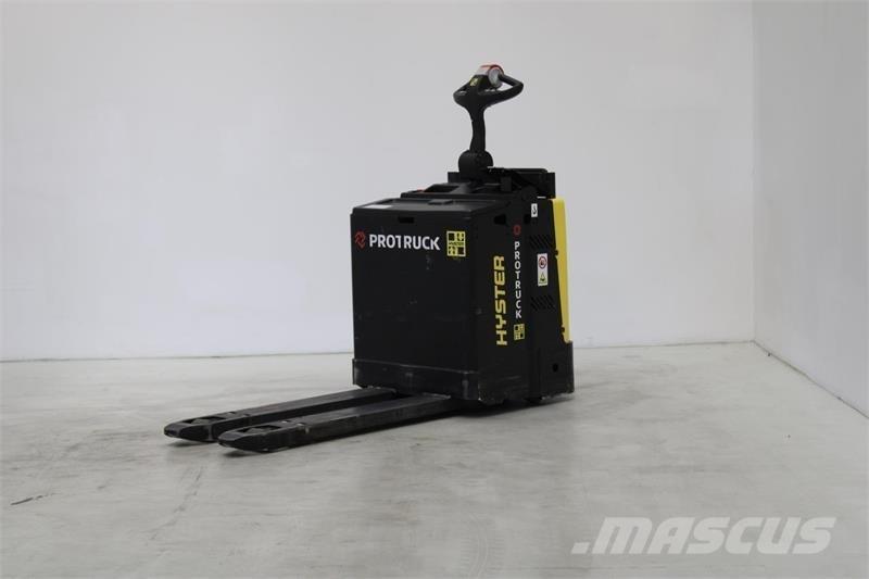 Hyster P2.0S Lavansiirtotrukit ajotasolla