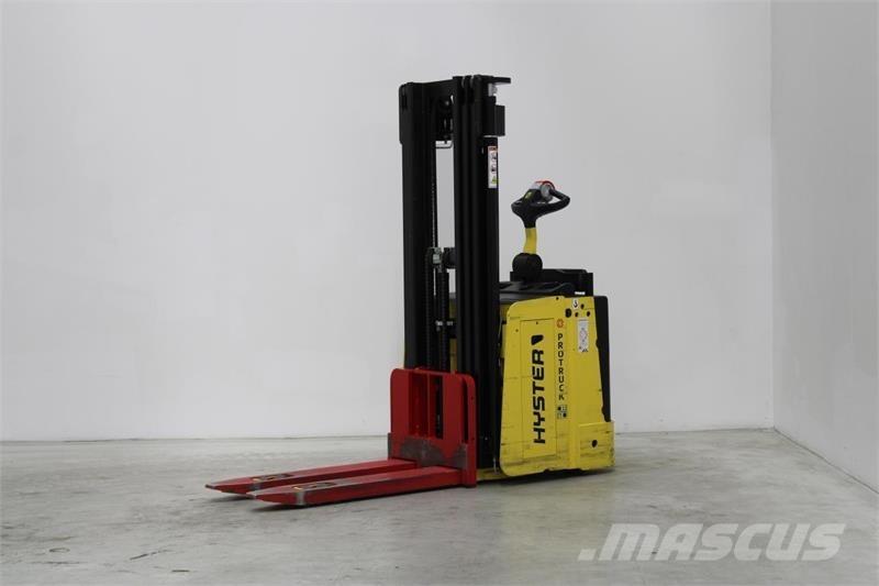 Hyster P2.0S Lavansiirtotrukit ajotasolla