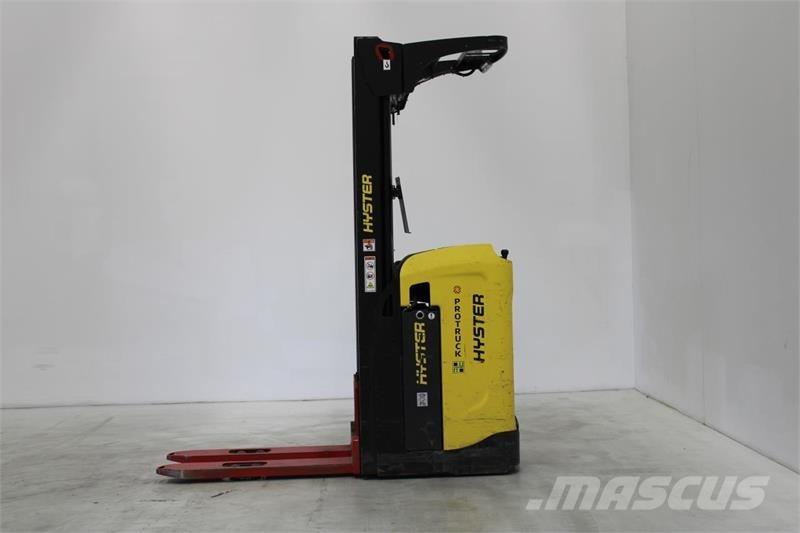 Hyster RS1.6 Ajettavat pinoamisvaunut