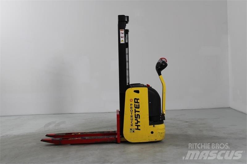 Hyster S1.0E Ajettavat pinoamisvaunut