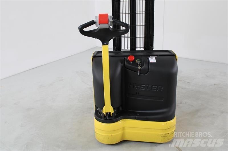 Hyster S1.0E Ajettavat pinoamisvaunut