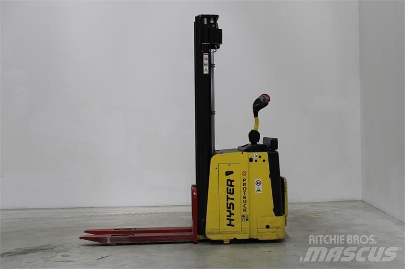 Hyster S1.5S Ajettavat pinoamisvaunut