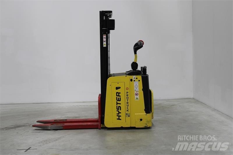 Hyster S1.5S Ajettavat pinoamisvaunut