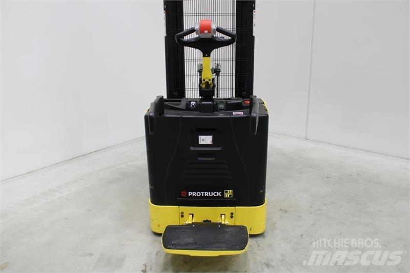 Hyster S1.5S Ajettavat pinoamisvaunut