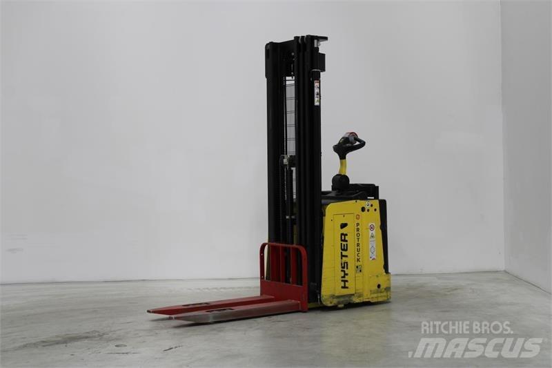 Hyster S1.5S Ajettavat pinoamisvaunut