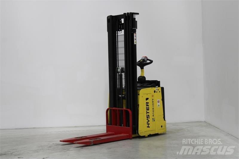 Hyster S1.5S Ajettavat pinoamisvaunut