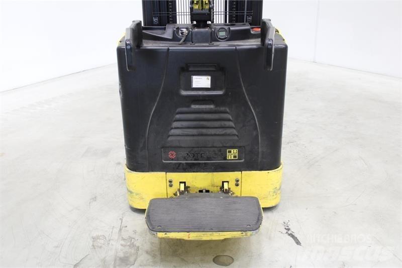 Hyster S1.5S Ajettavat pinoamisvaunut