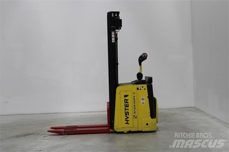 Hyster S1.5S Ajettavat pinoamisvaunut