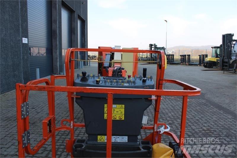 JLG E300AJP Kuukulkijat
