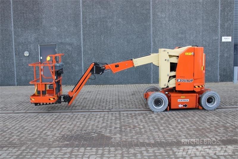 JLG E300AJP Kuukulkijat