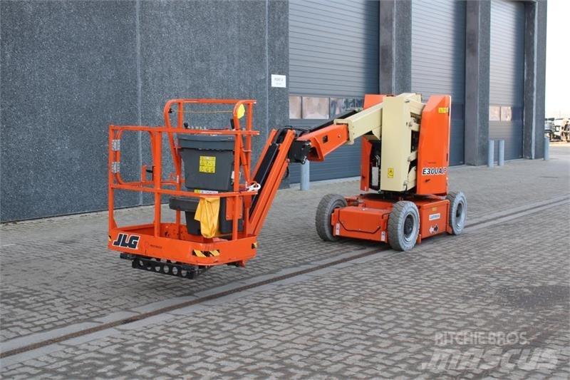 JLG E300AJP Kuukulkijat