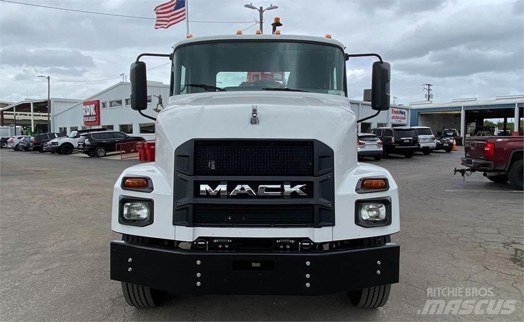 Mack MD6 Kourat