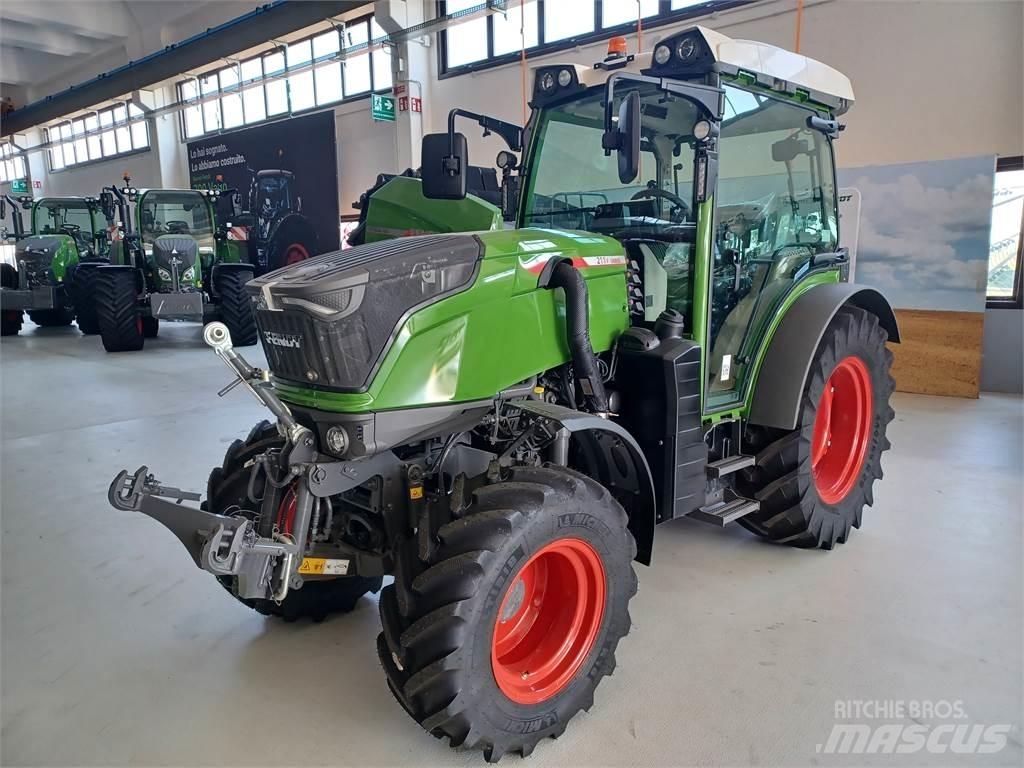 Fendt 211F Traktorit