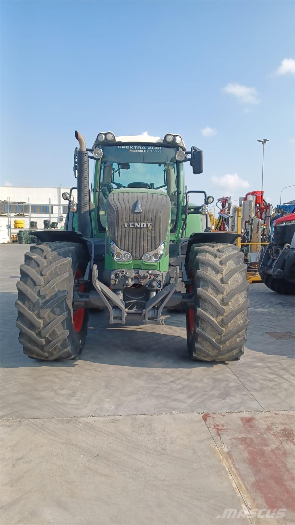 Fendt 828 SCR Traktorit