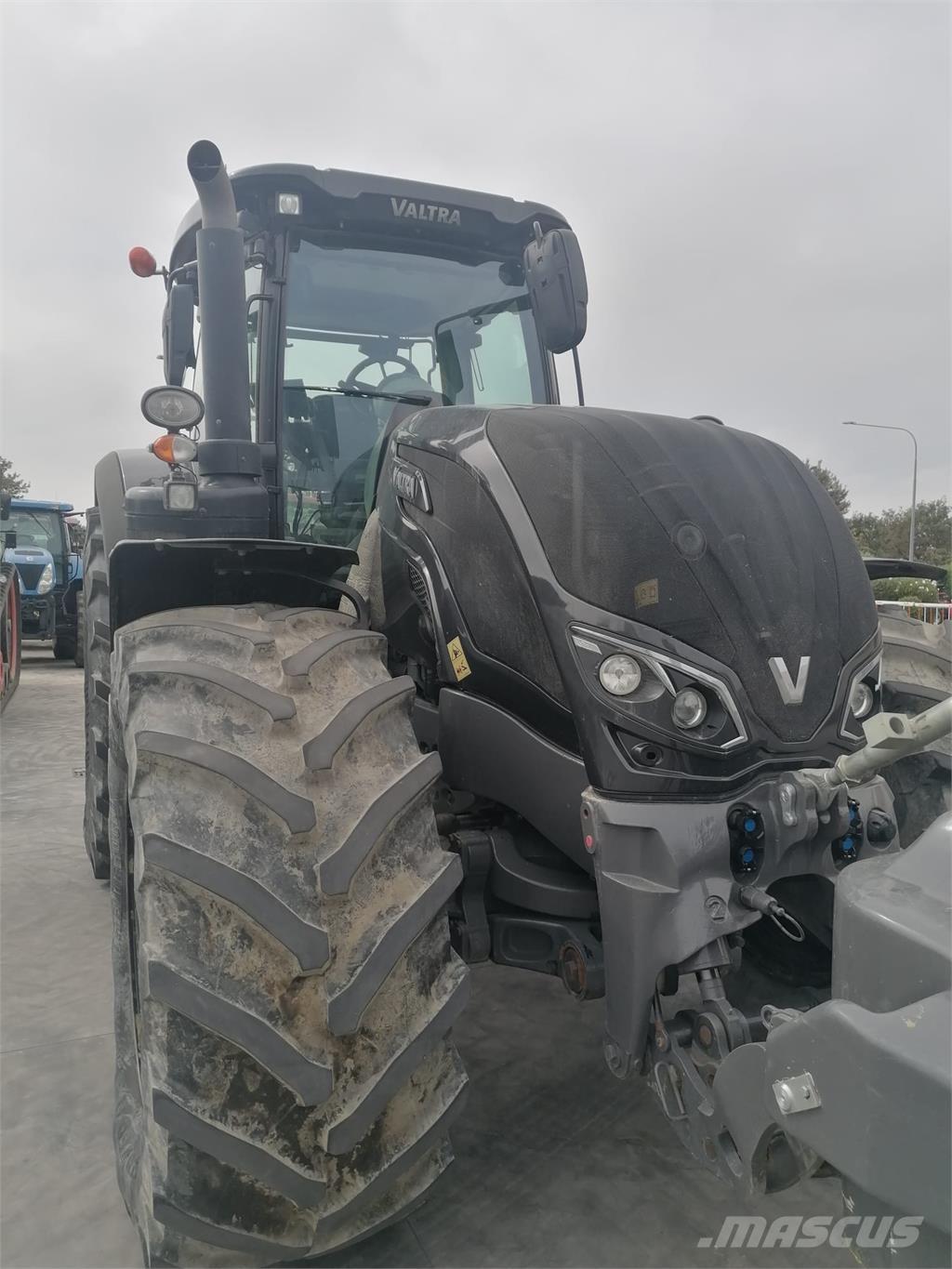 Valtra S324 Traktorit