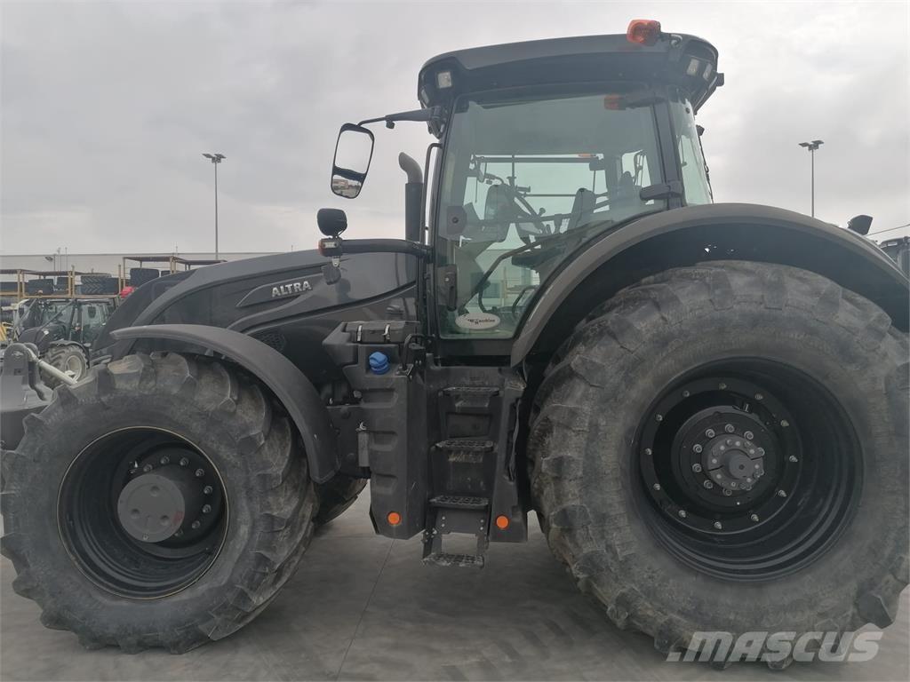 Valtra S324 Traktorit
