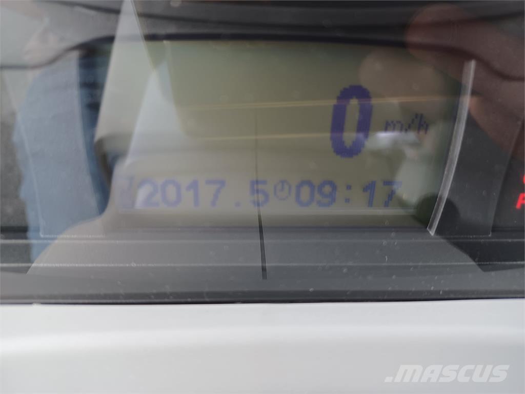 Valtra T 214 Traktorit