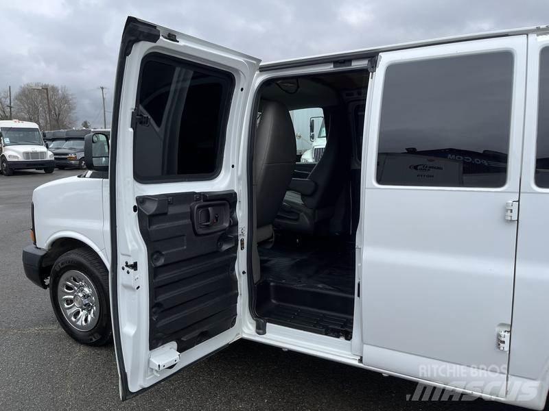 Chevrolet Express Pakettiautot