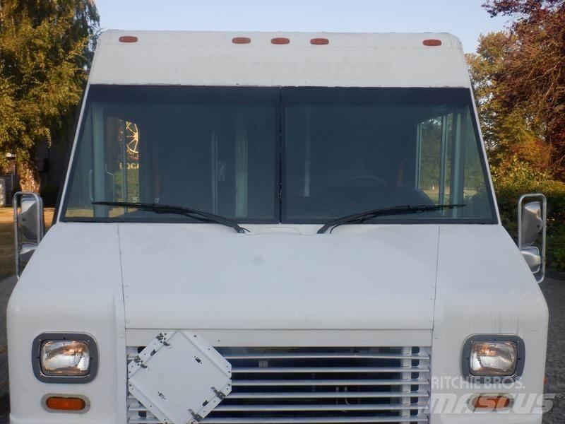 Ford Econoline Pakettiautot
