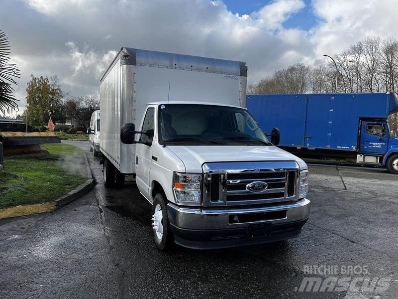 Ford Econoline Pakettiautot