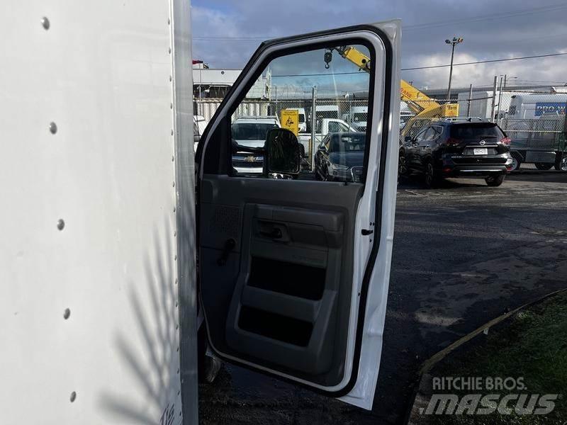 Ford Econoline Pakettiautot