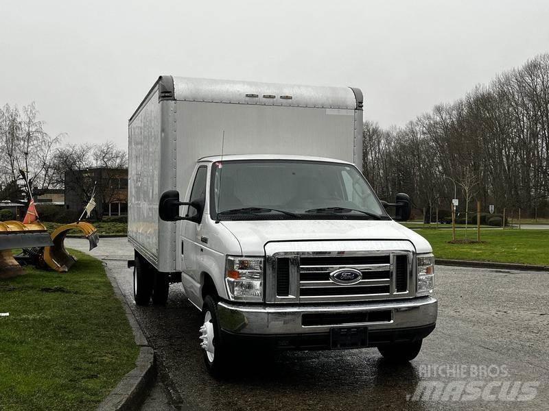 Ford Econoline Pakettiautot