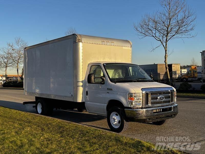 Ford Econoline Pakettiautot