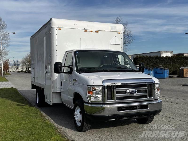 Ford Econoline Pakettiautot