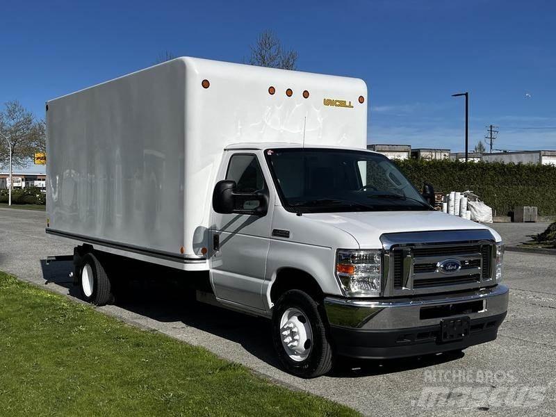 Ford Econoline Pakettiautot