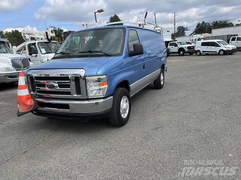 Ford Econoline Pakettiautot