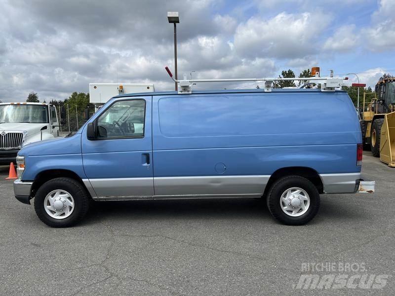 Ford Econoline Pakettiautot