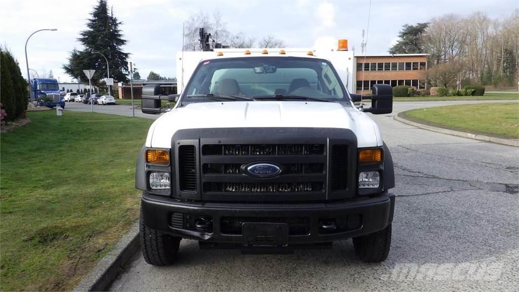 Ford F-550 Nosturiautot