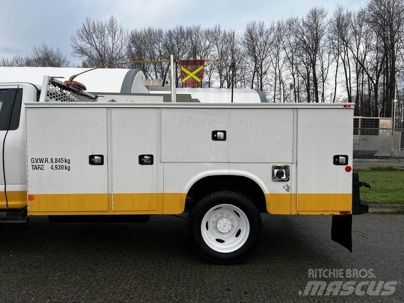 Ford F-550 Tienhoitoautot