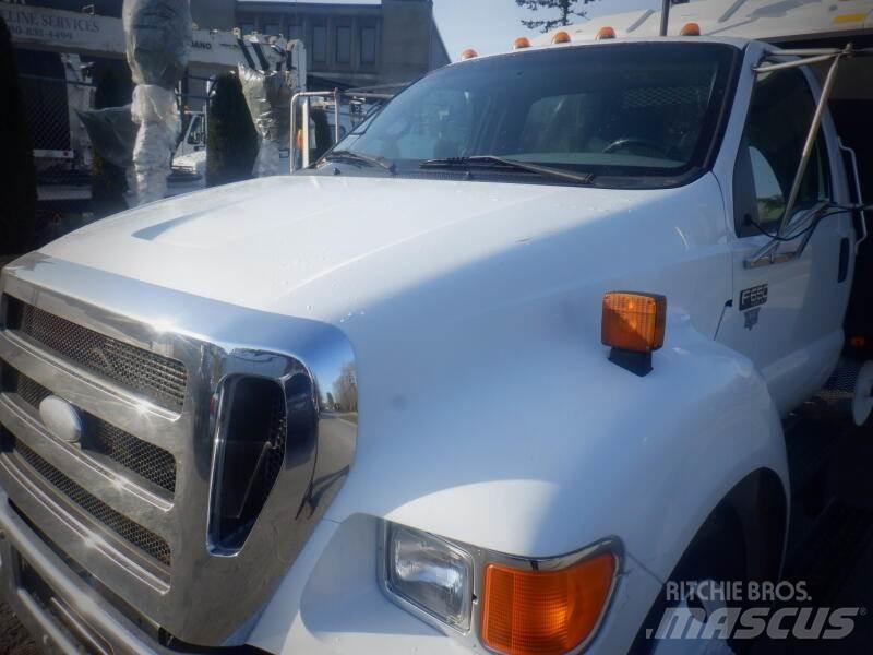 Ford F-650 Paine-/imuautot