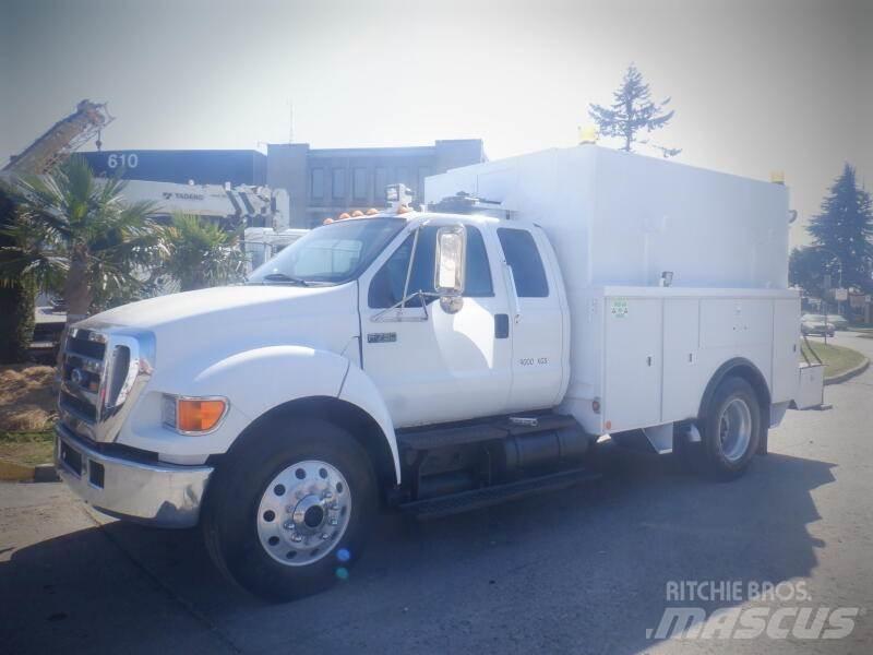 Ford F-750 Tienhoitoautot