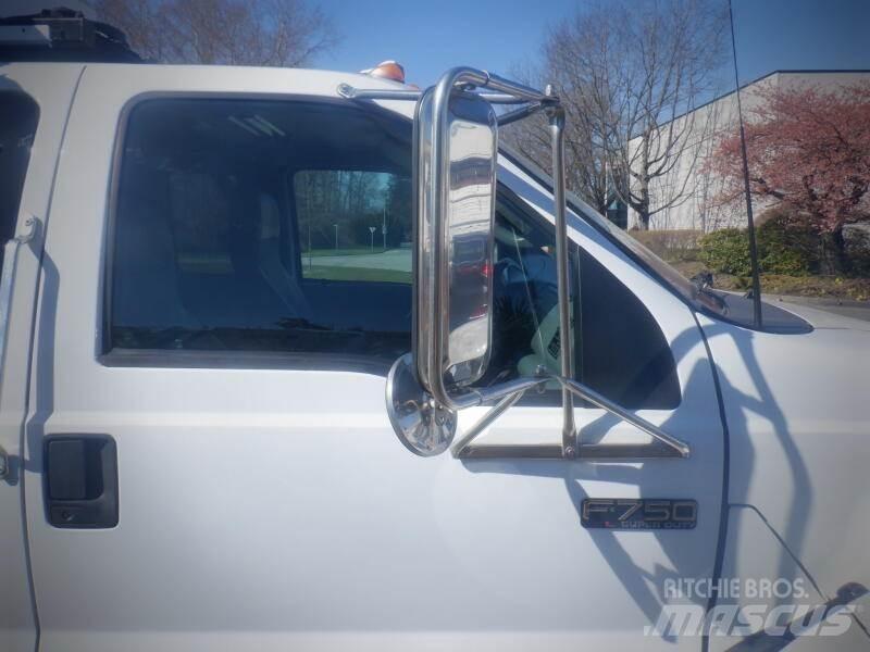 Ford F-750 Tienhoitoautot