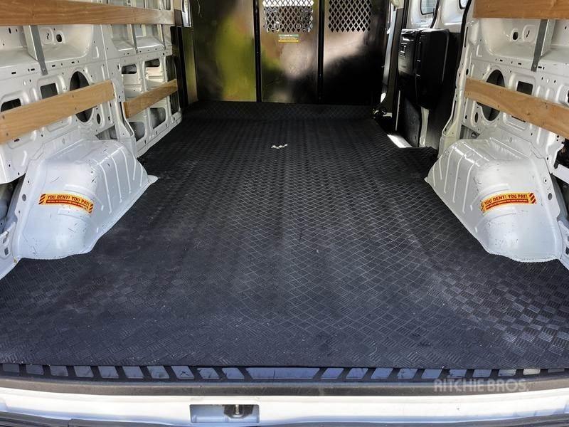Ford Transit Pakettiautot