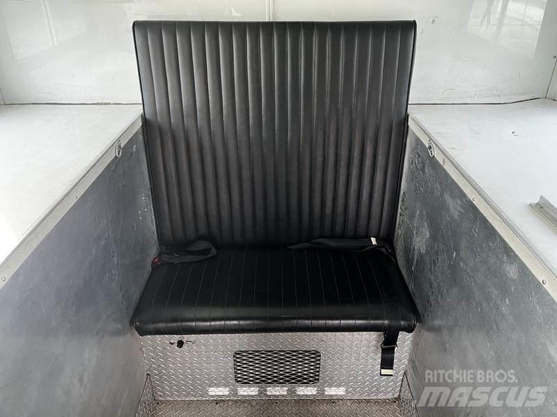 Freightliner FL80 Tienhoitoautot