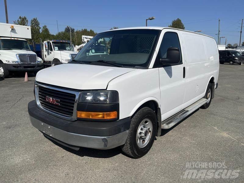 GMC Savana Pakettiautot