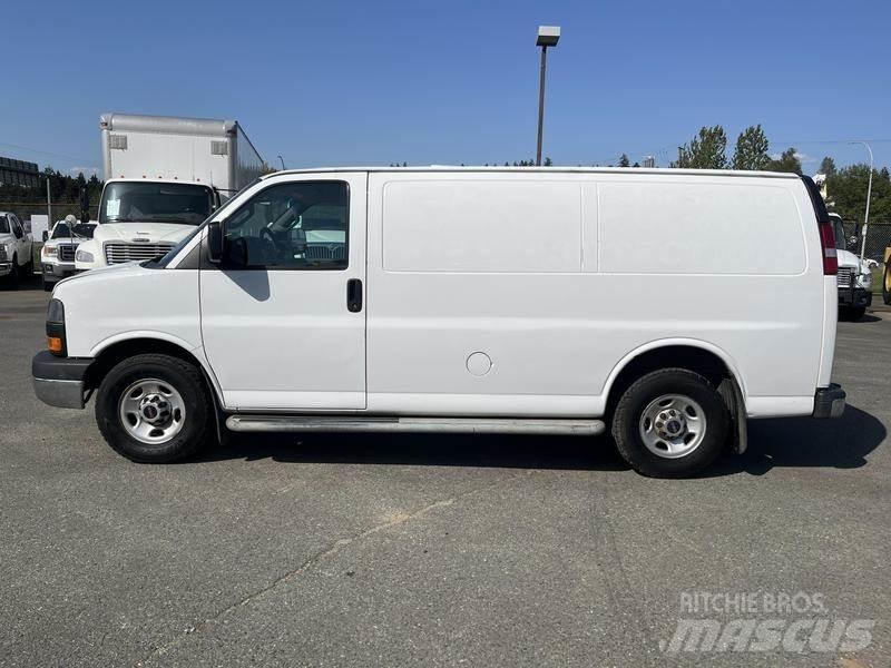 GMC Savana Pakettiautot