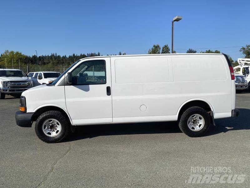 GMC Savana Pakettiautot