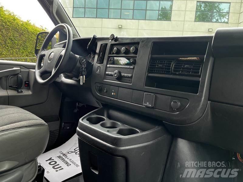 GMC Savana Pakettiautot