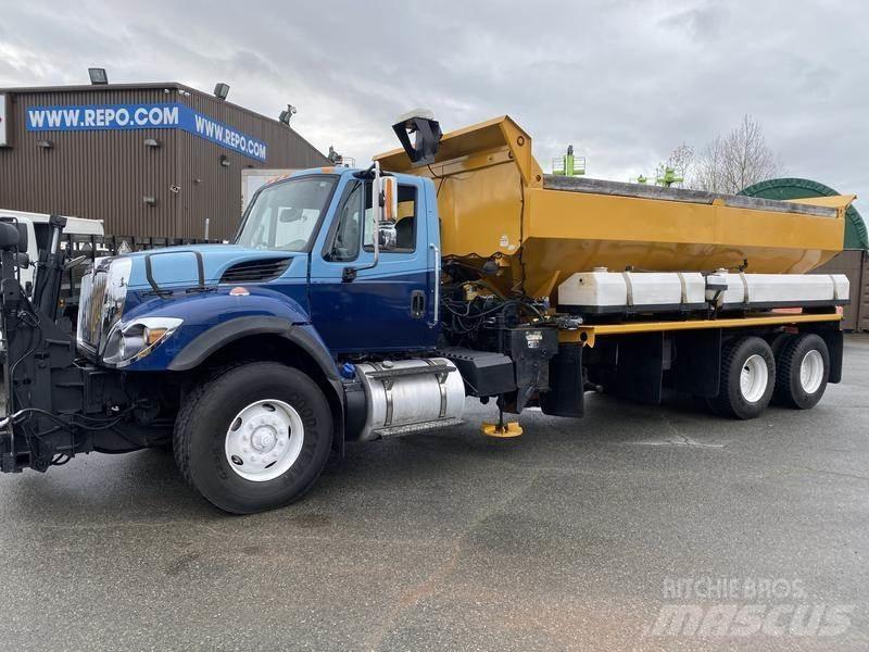 International 7400 Lumiaurat