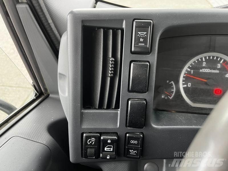 Isuzu NPR Pakettiautot