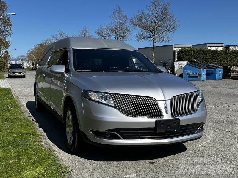 Lincoln MKT Henkilöautot