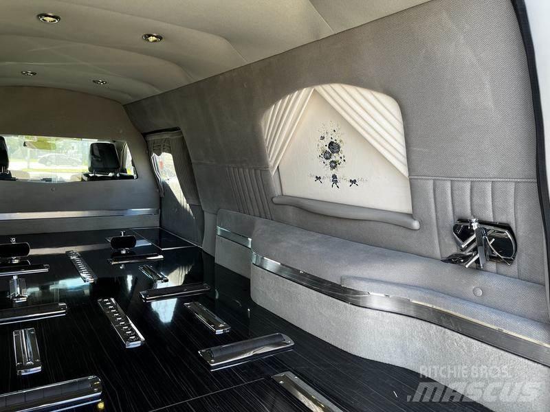 Lincoln MKT Henkilöautot