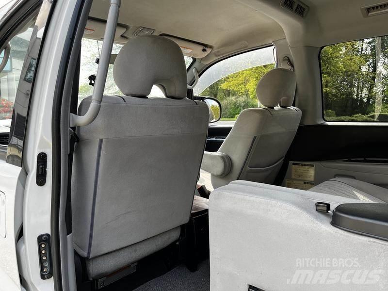 Mitsubishi Delica Henkilöautot