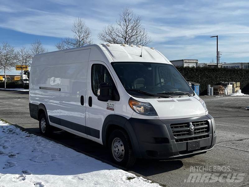 RAM Promaster Pakettiautot