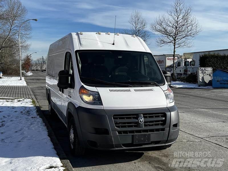 RAM Promaster Pakettiautot
